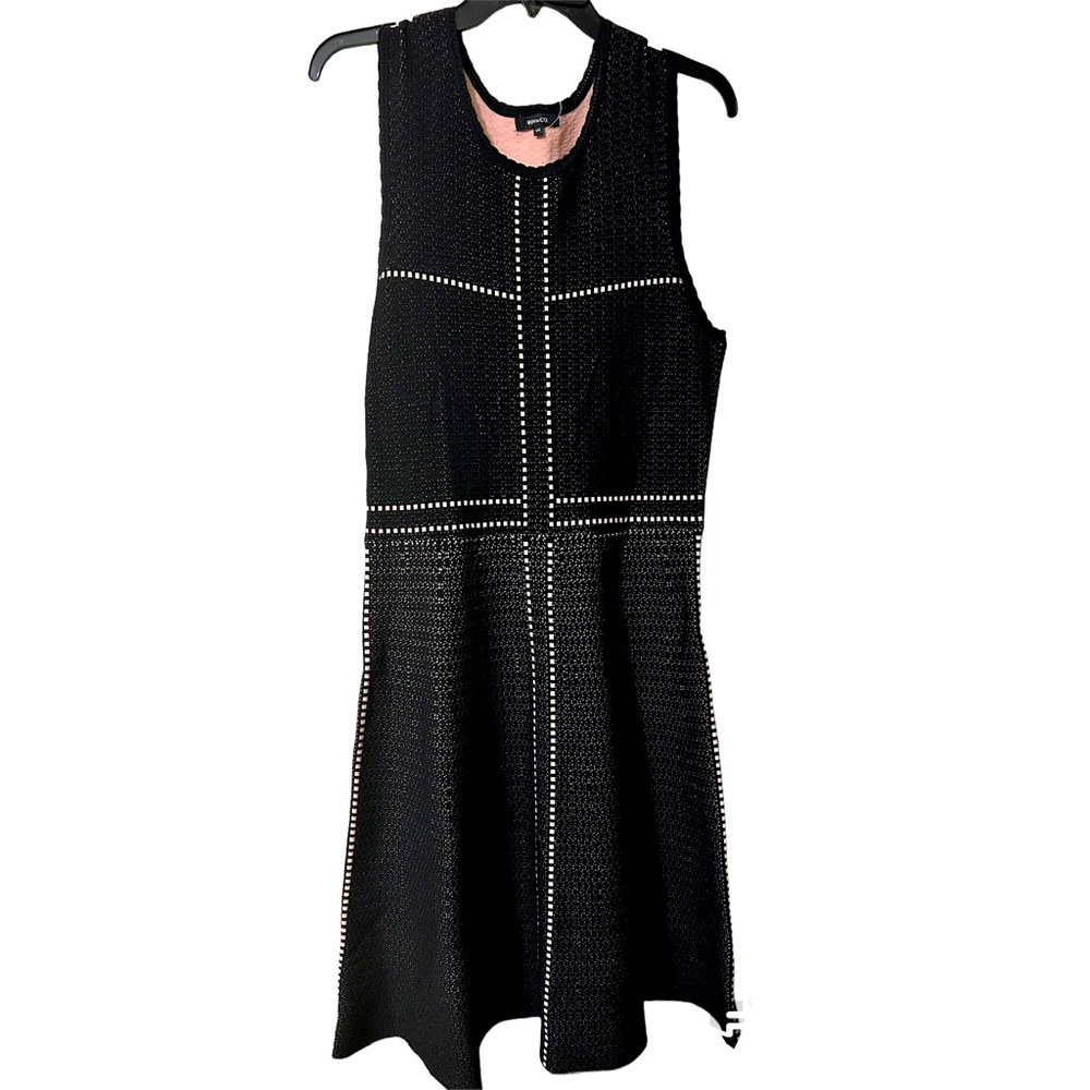 Sleeveless dress